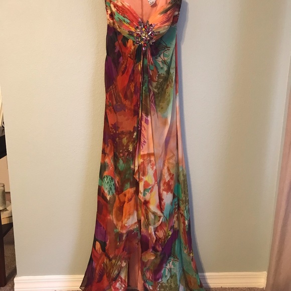 Formal dress - Picture 2 of 8